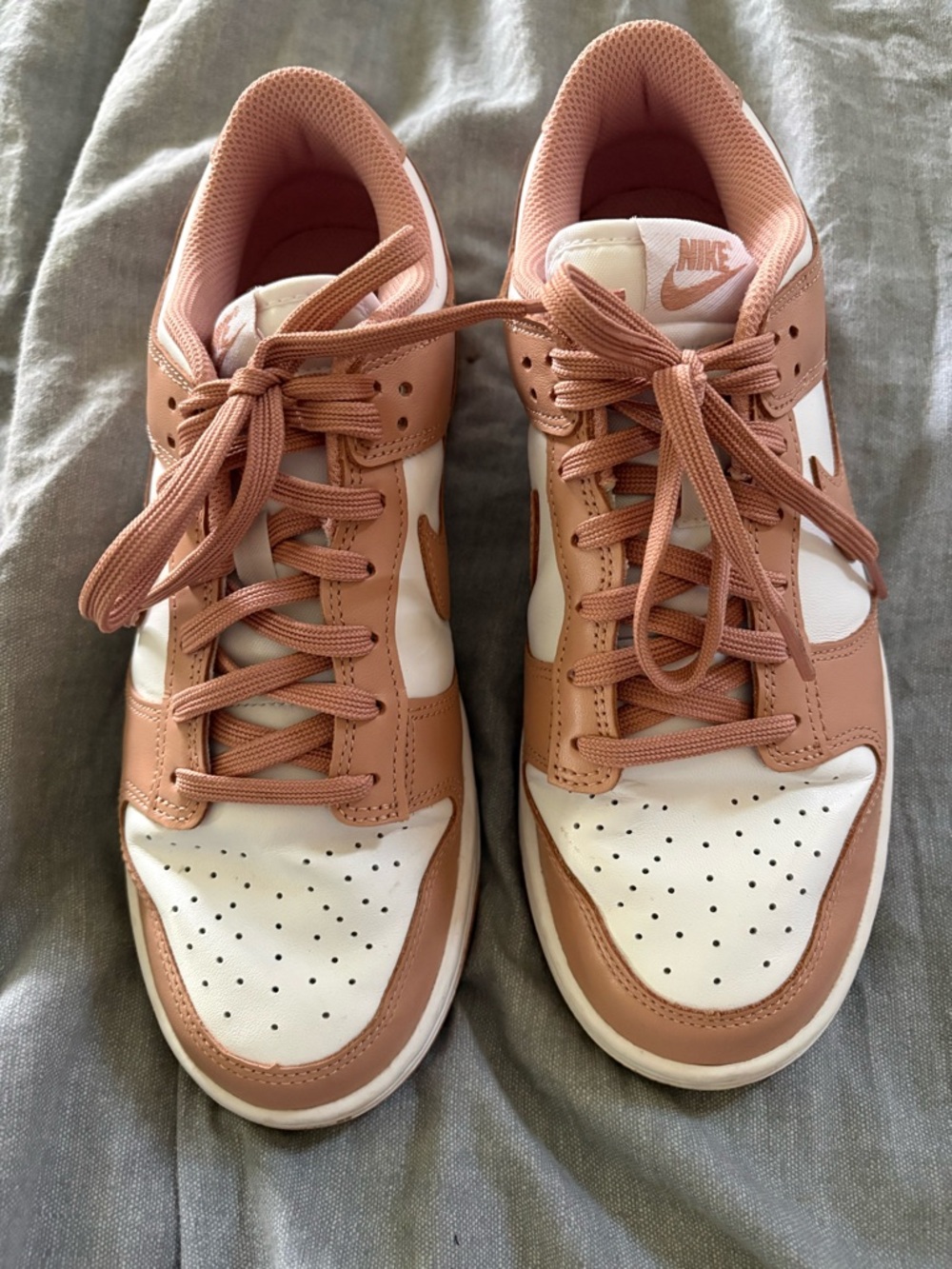 Nike Dunk Women’s Low-Top Sneakers in dusty Pink and Cream